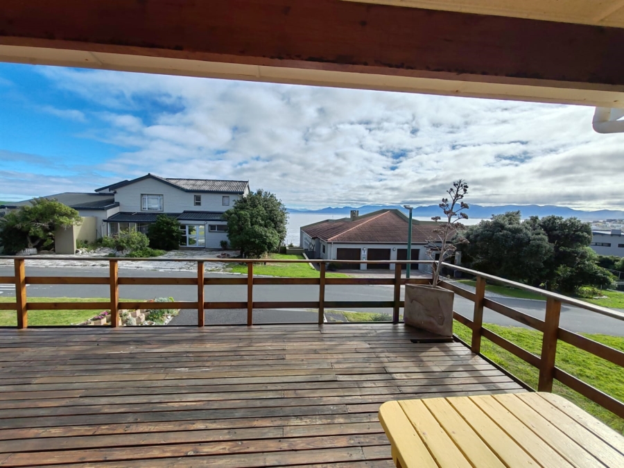 3 Bedroom Property for Sale in Perlemoenbaai Western Cape